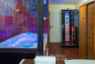 Гостиница  Строгино Экспо Москва Номер «Одно-Двухместный 5 Звезд SPA». Двуспальная King-size кровать. Мини бассейн-джакузи, сауна, баня-3
